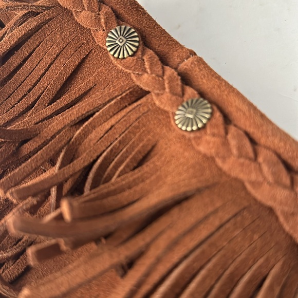 Minnetonka Fringe Leather Boots for Girls, Size 4 - Picture 11 of 12